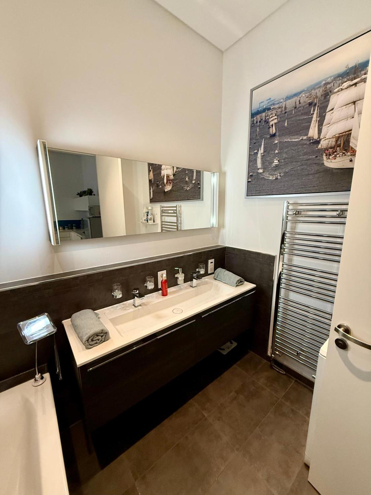 Relax-Wohnung Mit Balkon Ueber Die Weisse Elster Leipzig Bagian luar foto